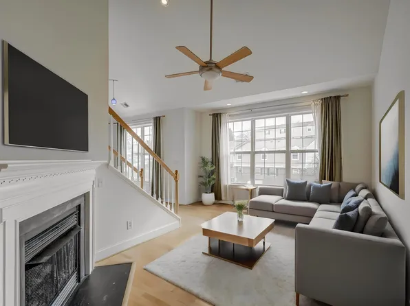 949 Glenwood Station Ln Unit 202, Charlottesville, VA 22901