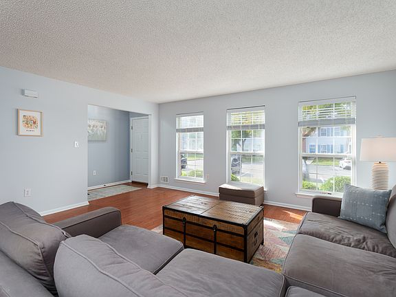 5th image of 152 Shrewsbury Ct #152