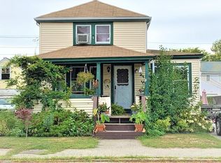 557 Bullocks Point Ave, Riverside, RI 02915