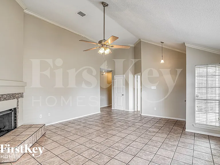 18614 Seaton Dr — Photo 6