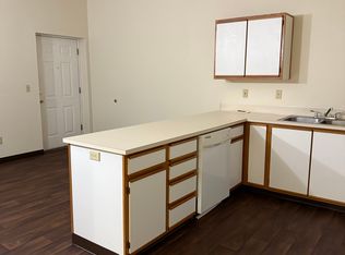 105 37th St #11, Springfield, OR 97478