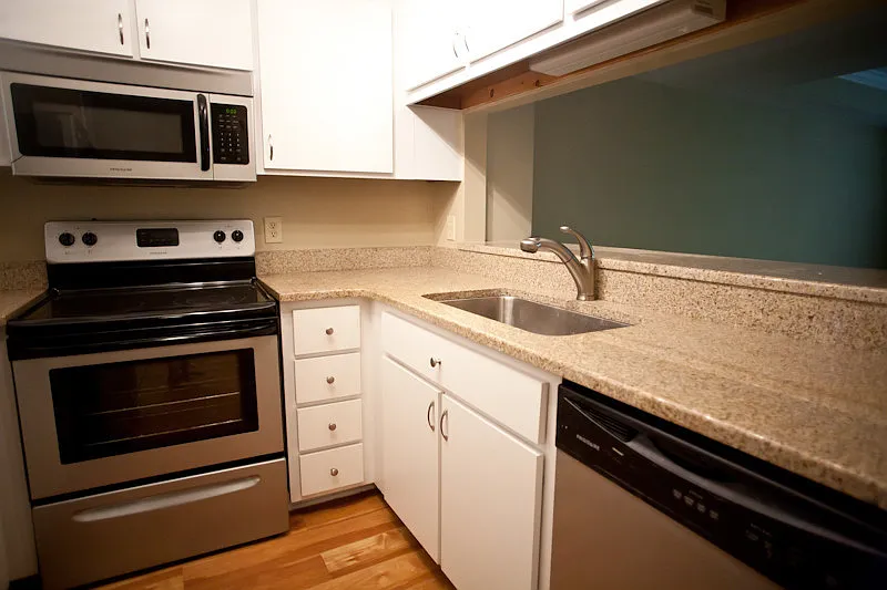 Renovated 4BR town house apartment a few blocks from UNC — Photo 3