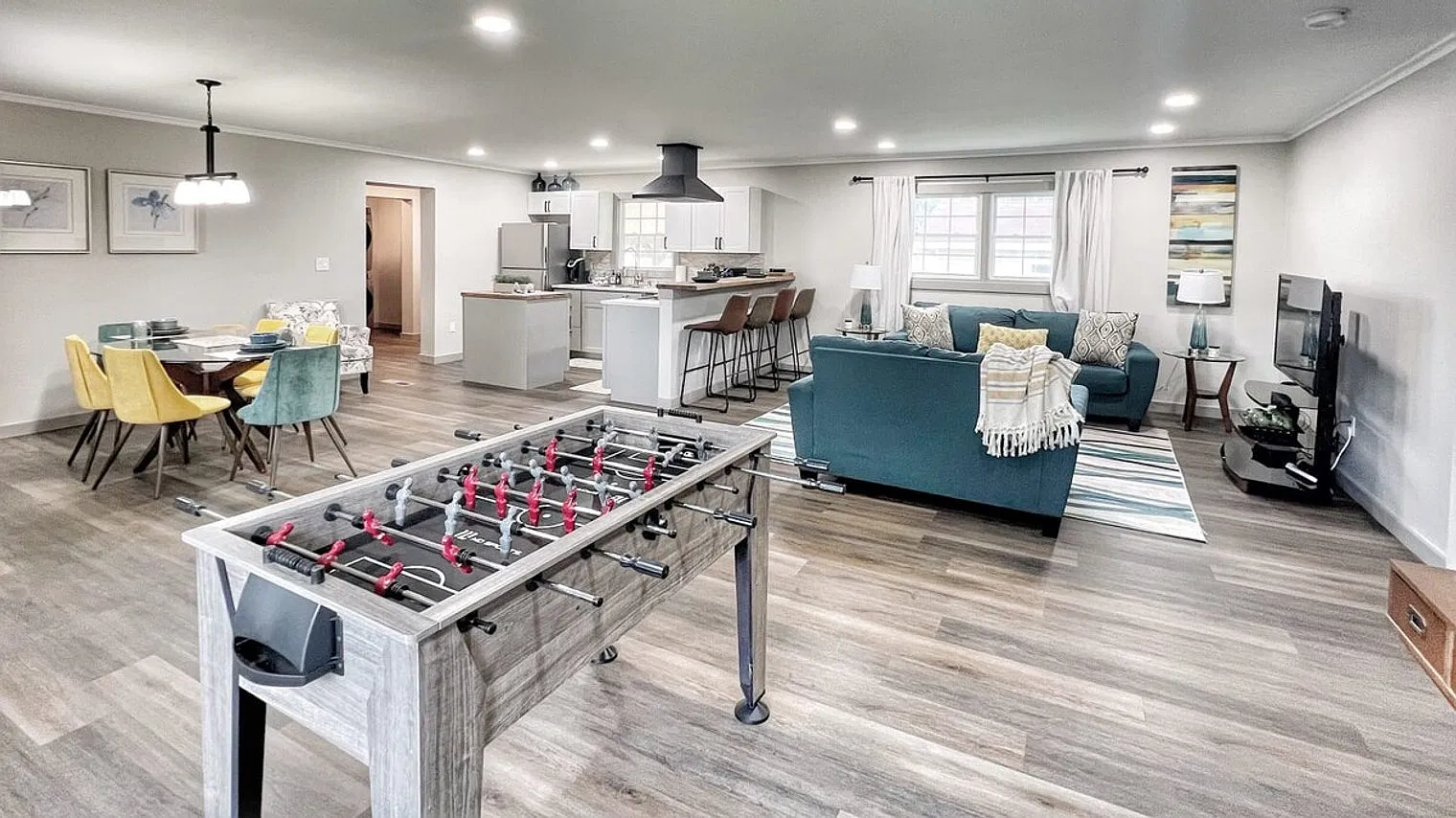 3 bed, 2.0 bath, 1593 sqft, $2,788 — Photo 1