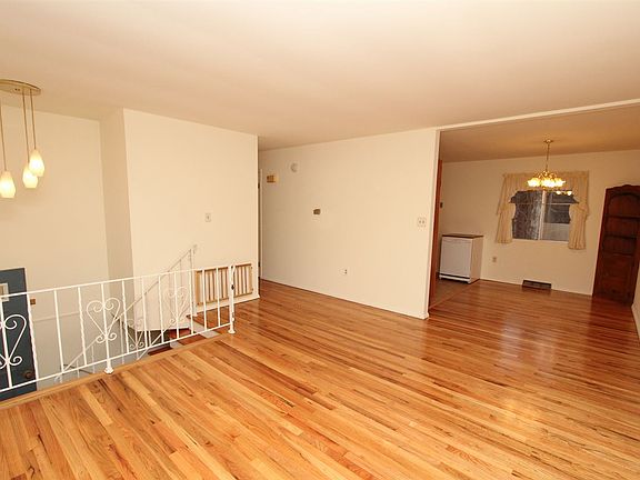 4th image of 62 Quevic Dr