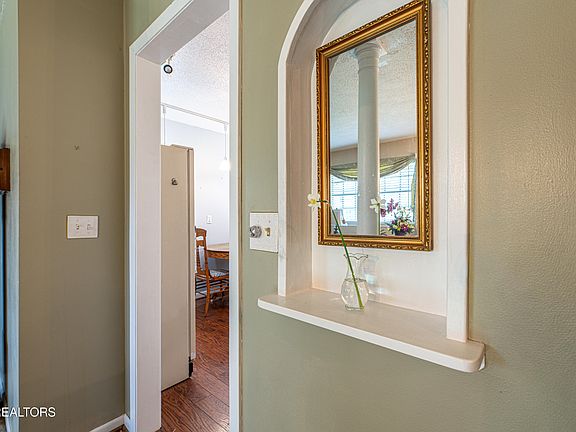 5th image of 655 Wesley Rd