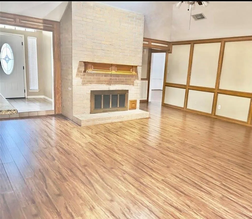 3 bed, 2.0 bath, 2313 sqft, $2,200 — Photo 3