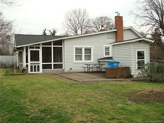 3rd image of 213 W Virginia Ave