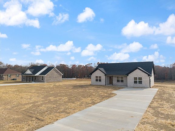 3rd image of 77 Dukes Park Rd