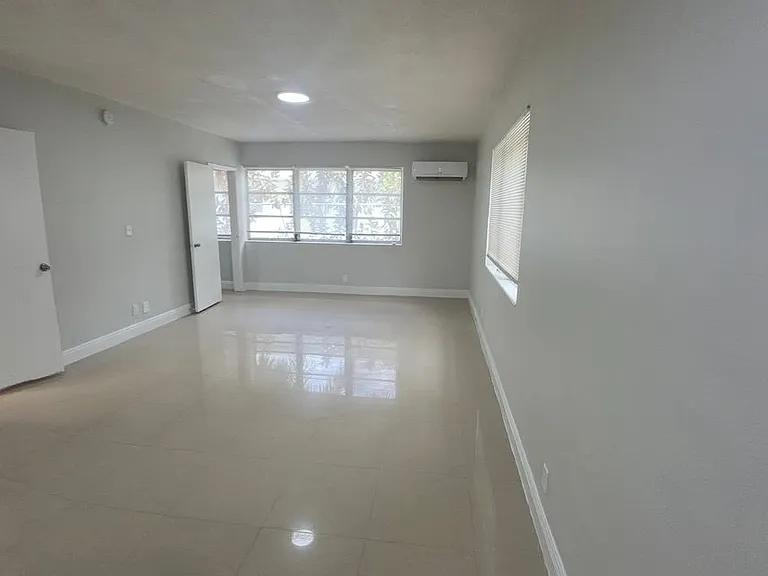 Bellagio Apartments — Photo 30