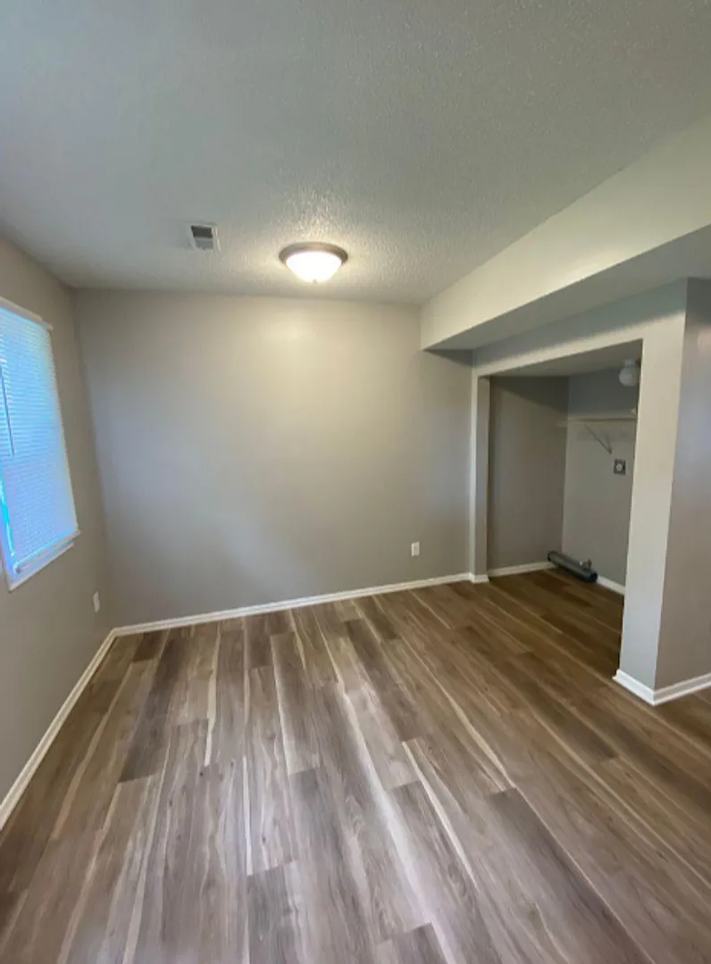 1601 E Pleasant View Drive — Photo 4