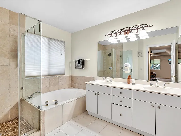 1449 Banyan Cir — Photo 33