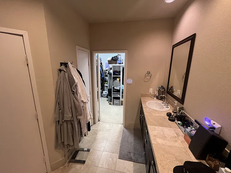 2411 N Hall St #6 — Photo 21
