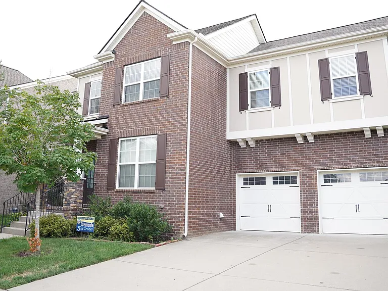 1037 Ryecroft Ln — Photo 2