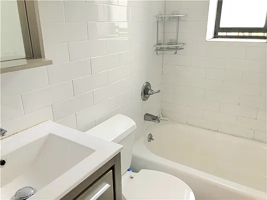 Rented by 18 REALTY | media 2