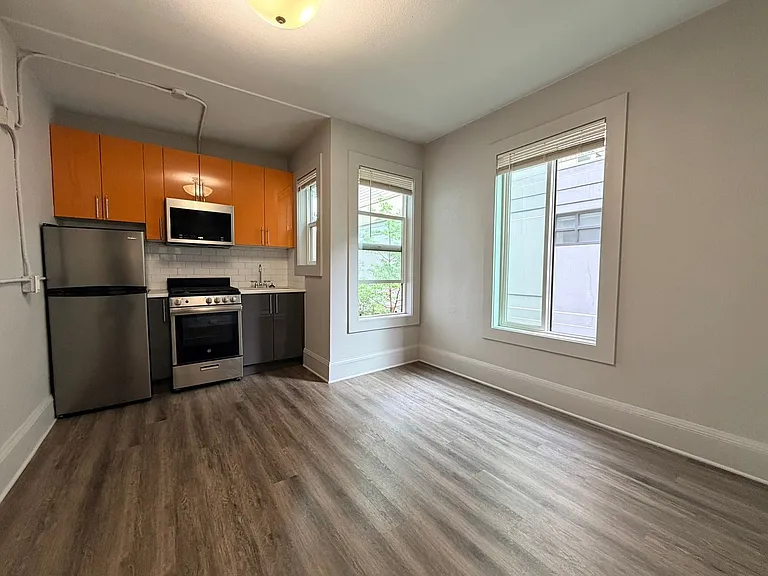 814 Columbia St — Photo 27
