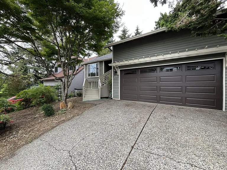 4737 SW Pendleton St — Photo 2