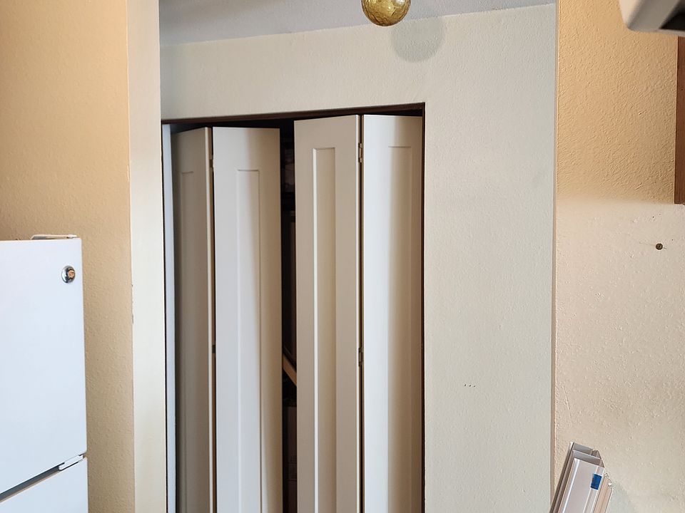 Entry way closet with Bi-folds