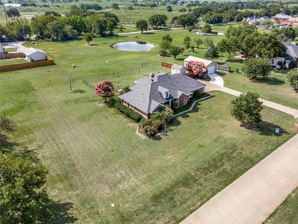 1st image of 1077 Country Oaks Dr