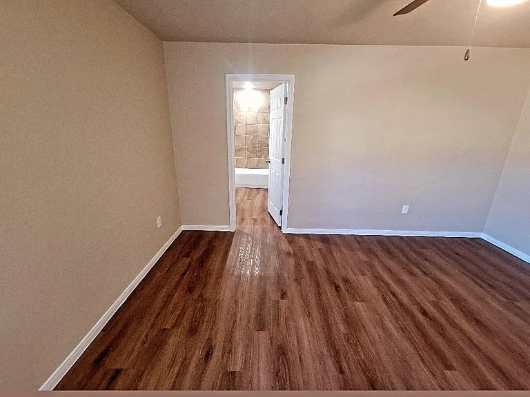 512 Raymond St #B — Photo 21