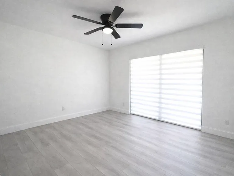 3767 Golden Gate Blvd E — Photo 5