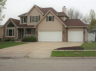 5401 Madalyn Rd, Lincoln, NE 68516