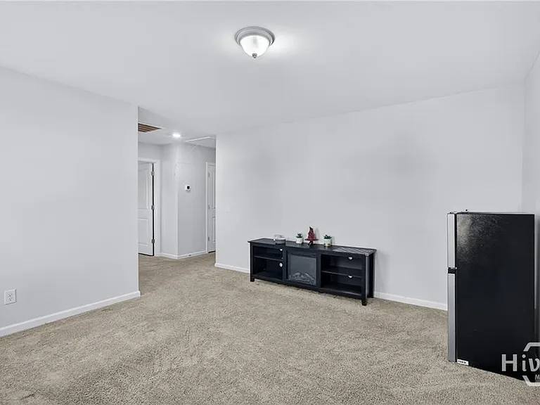124 Jennie Dr — Photo 31