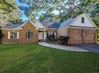 8 Oak Ridge Ct, Manorville, NY 11949