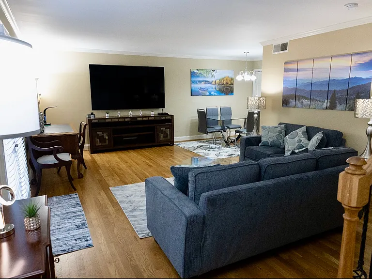 2905 Burch Ave #1 — Photo 2