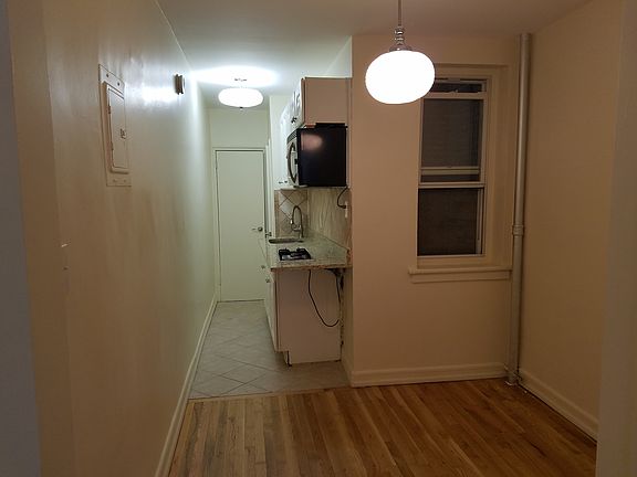 4th image of 448 W 55th St APT 1C