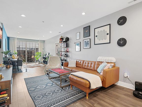 3rd image of 5300 N Lincoln Ave APT 3E