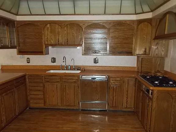3rd image of 1214 Redwood Dr