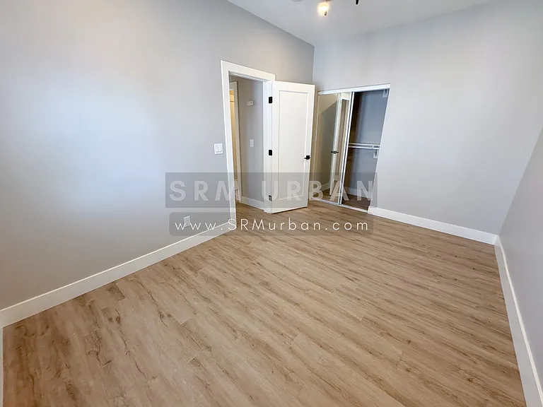 915 17th St #11 — Photo 1
