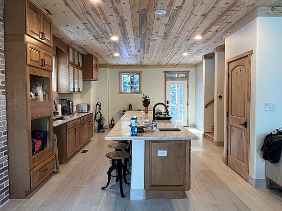 fully equipped kitchen, with large island