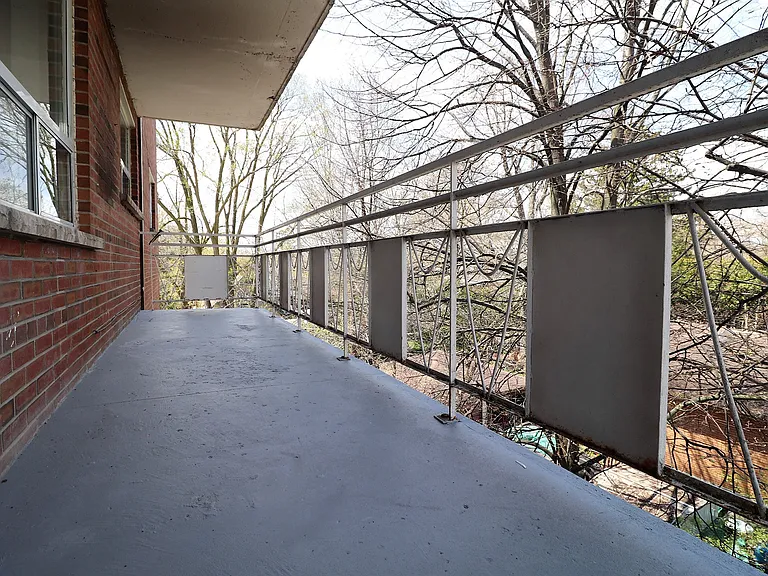 468 Lorne St — Photo 7