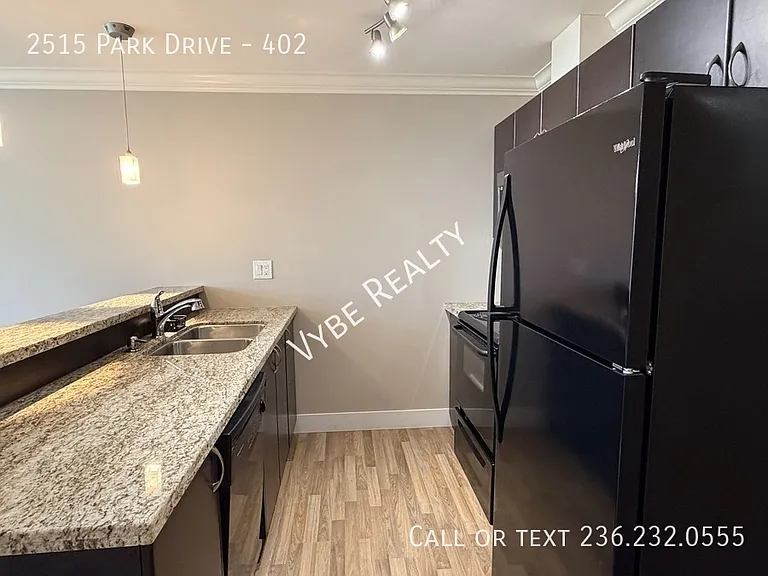 2515 Park Dr #402 — Photo 2