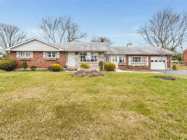 406 Nazareth Dr, Nazareth, PA 18064