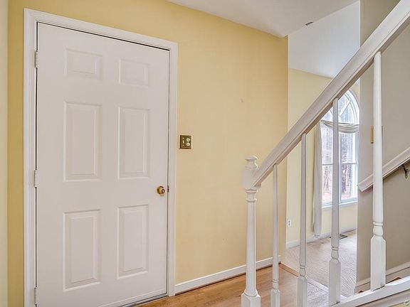 5th image of 609 Butterwood Ct