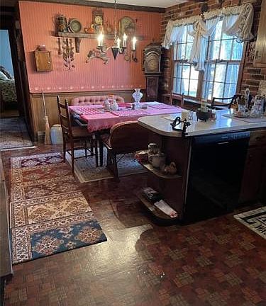 3rd image of 183 Stevens St