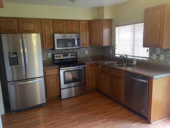 2nd image of 909 E Lodge Dr