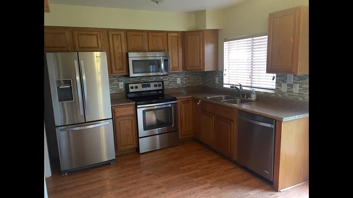 Building Photo - 909 E Lodge Dr