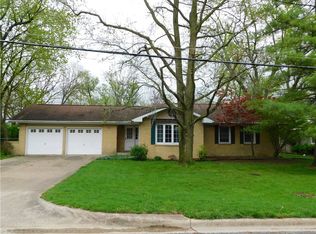 912 S 6th St, Mattoon, IL 61938