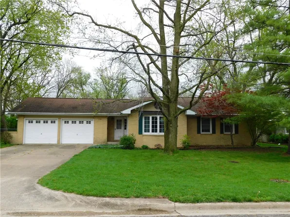 912 S 6th St, Mattoon, IL 61938