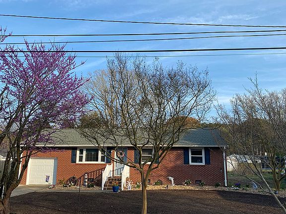 2nd image of 109 Copeland Ln