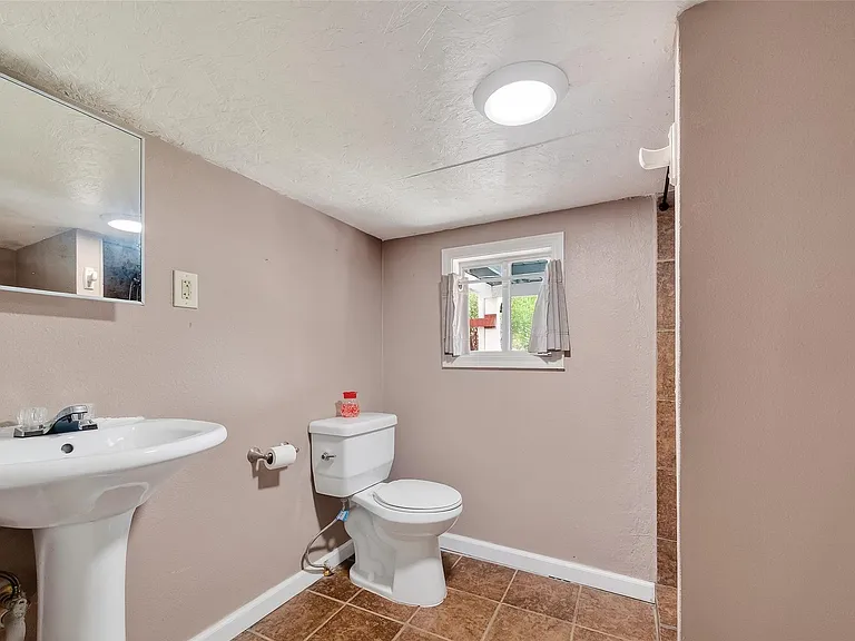 11 Highland Dr — Photo 32