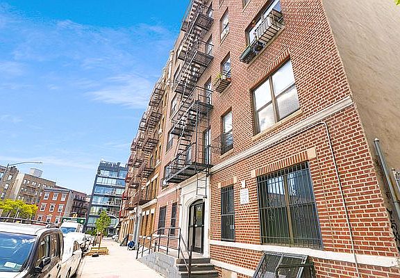 3rd image of 11 Ten Eyck St APT 1A