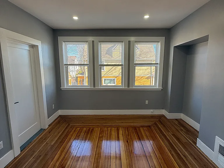 35 Larchmont St #2 — Photo 4