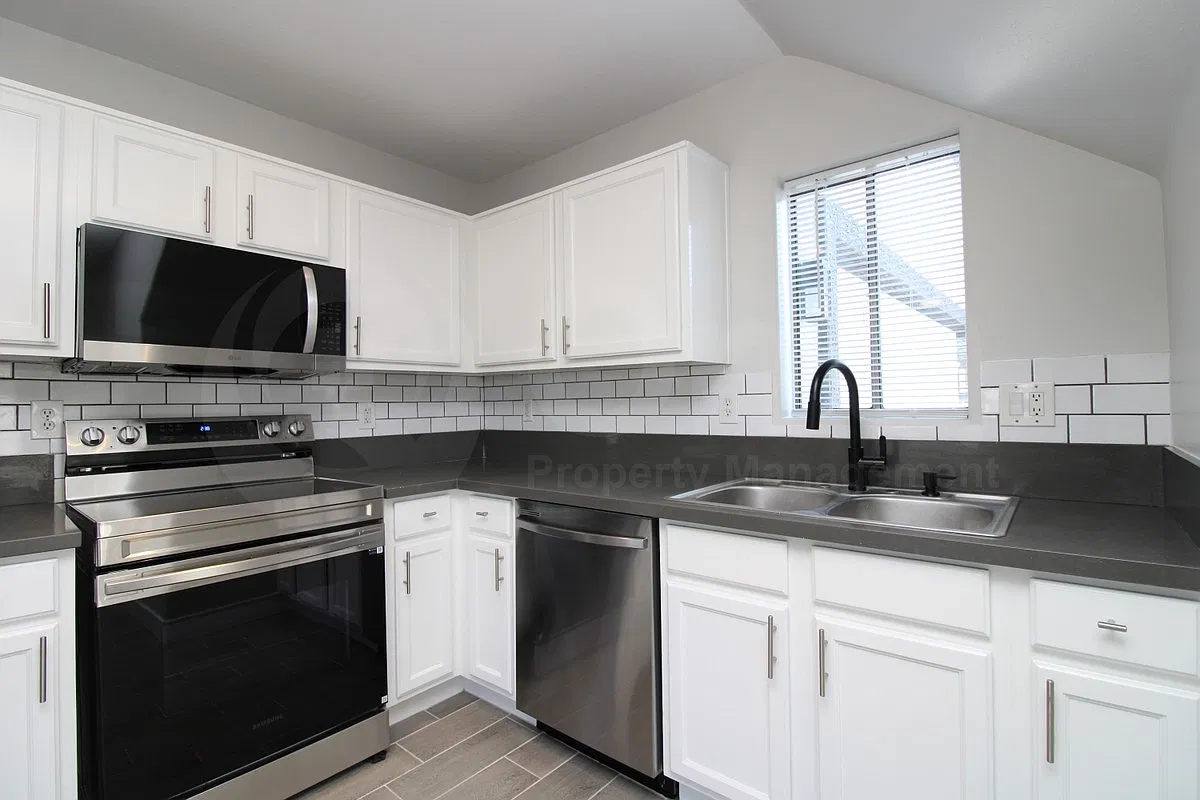 4 bed, 2.0 bath, 1420 sqft, $1,699 — Photo 2
