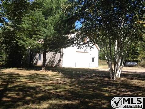 4th image of 8 Deer Run Ave