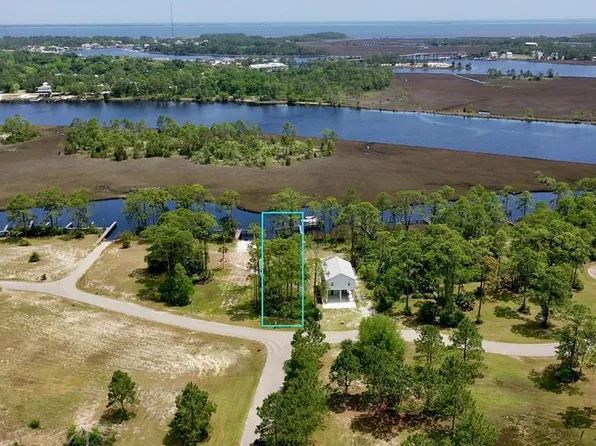 519 Shellys Loop Rd, Carrabelle, FL 32322