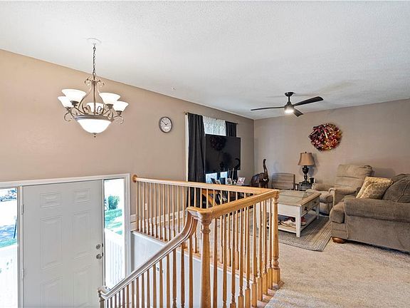 4th image of 1904 N Grove Dr